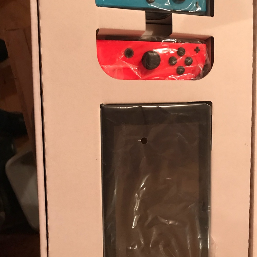 Nintendo Switch - Picture 3 of 4